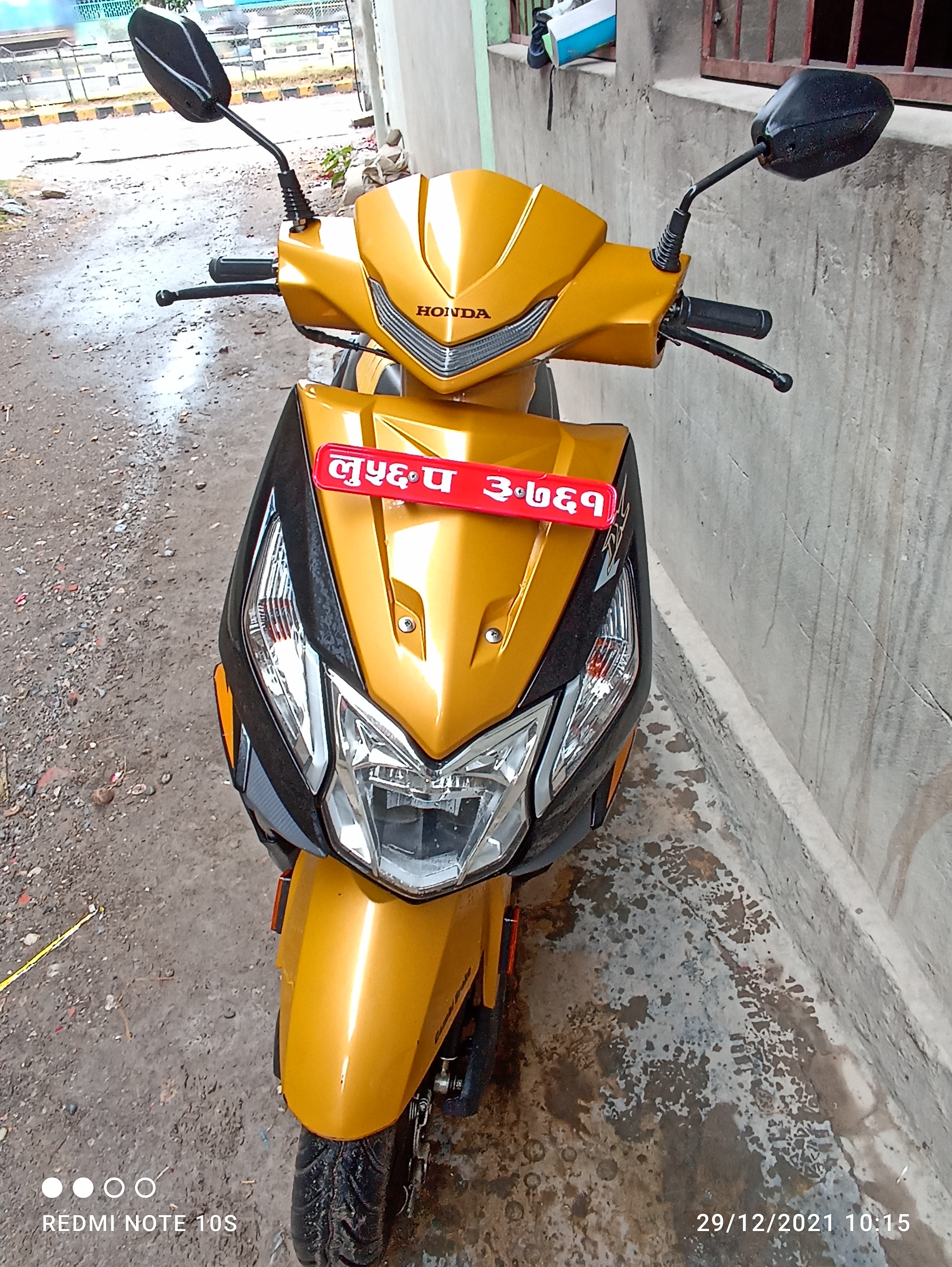 Honda Dio DX scotter